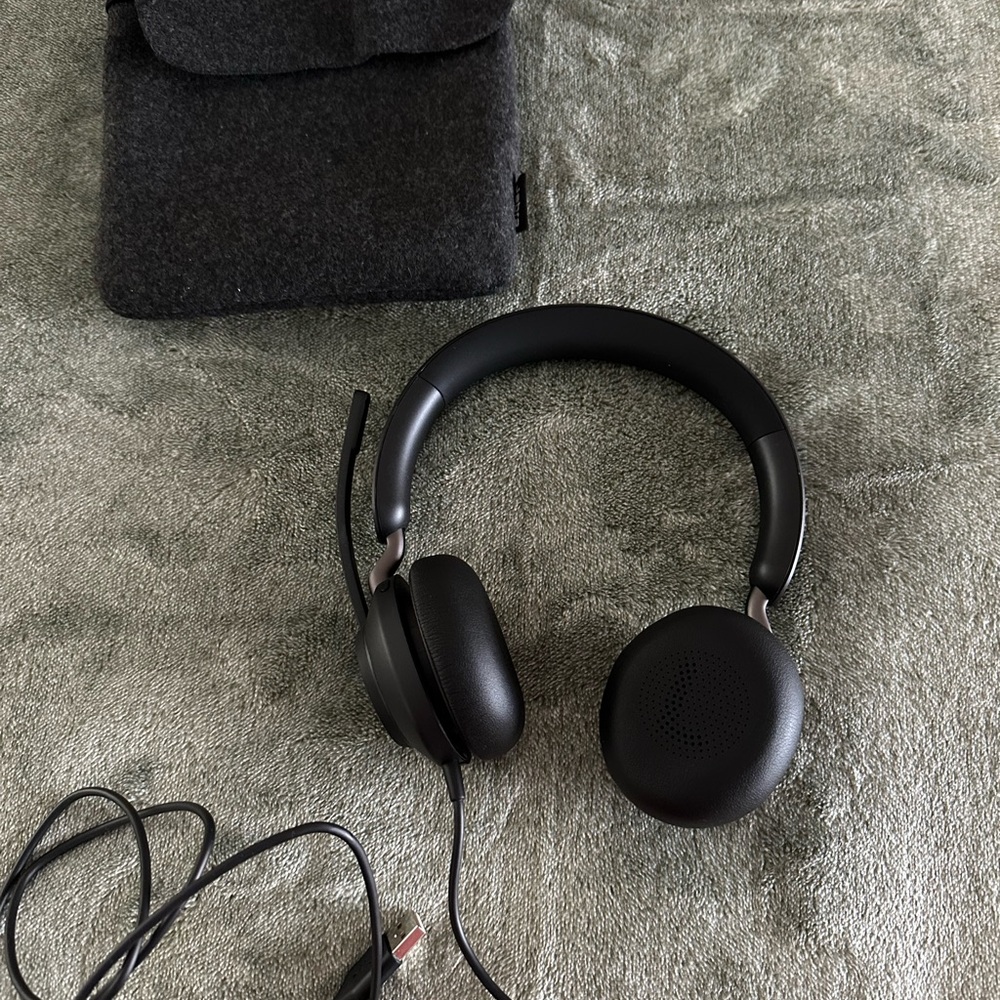 Jabra Evolve2 40 USB-C headset BRAND NEW NEVER USED - Picture 6 of 7
